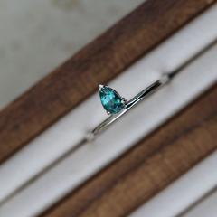 Nangi fine jewelry - teal sapphire ring in white gold