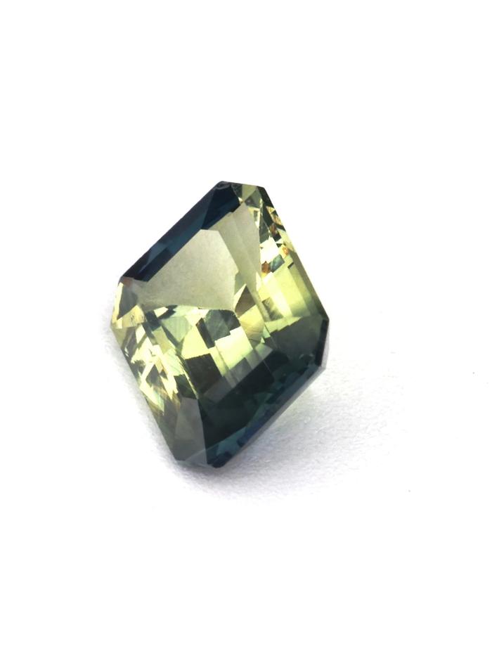 Nangi fine jewelry - green gemstone in gold