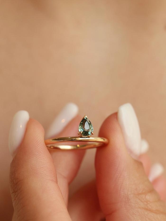 Nangi fine jewelry - teal / Peacock ring in yellow gold