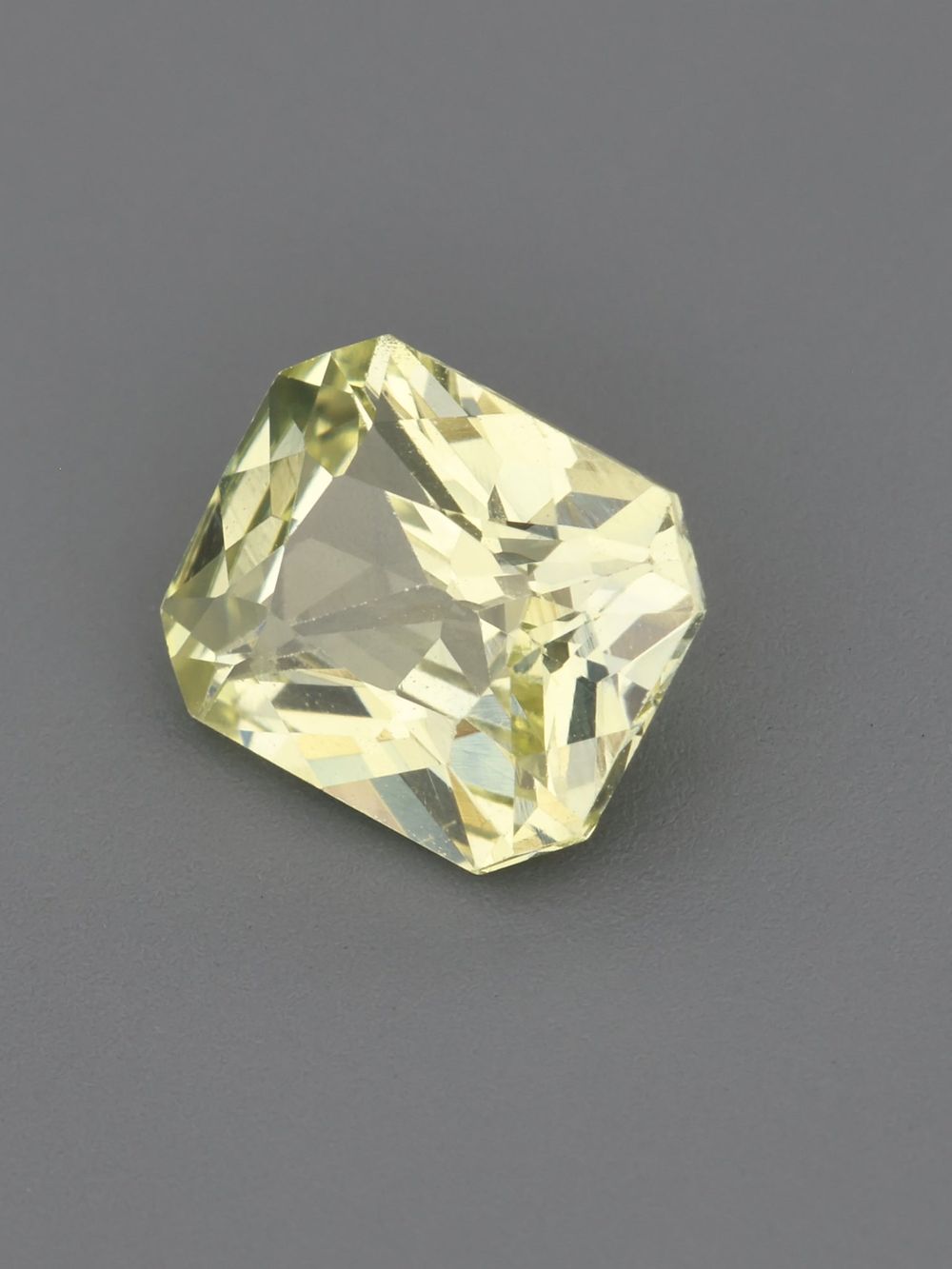 Vanilla Gold Sapphire — 0.86 ct Radiant Cut