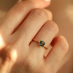 Nangi fine jewelry - teal / Peacock ring in yellow gold