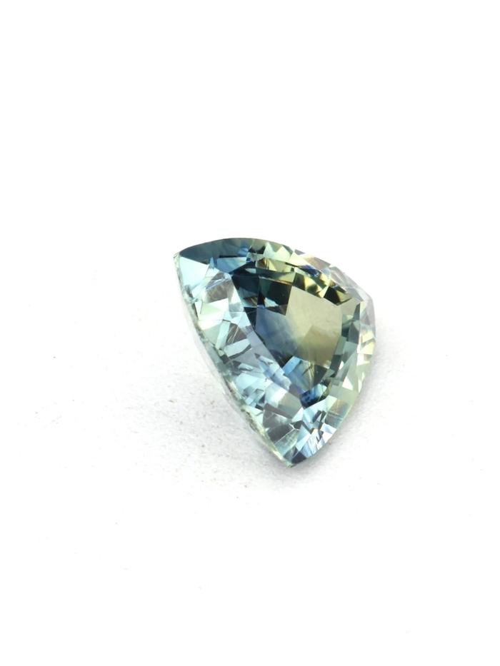 Nangi fine jewelry - green gemstone in gold