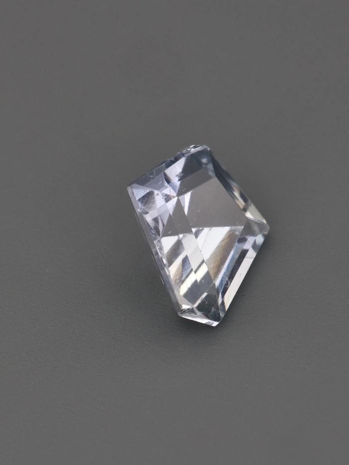 Nangi fine jewelry - blue gemstone in gold