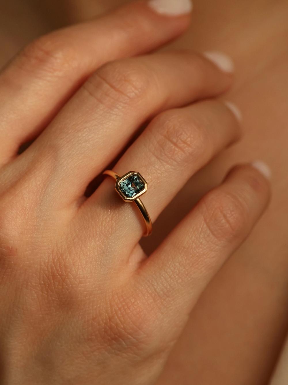 Signature Bezel & Teal Sapphire