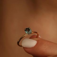 Nangi fine jewelry - teal / Peacock ring in yellow gold