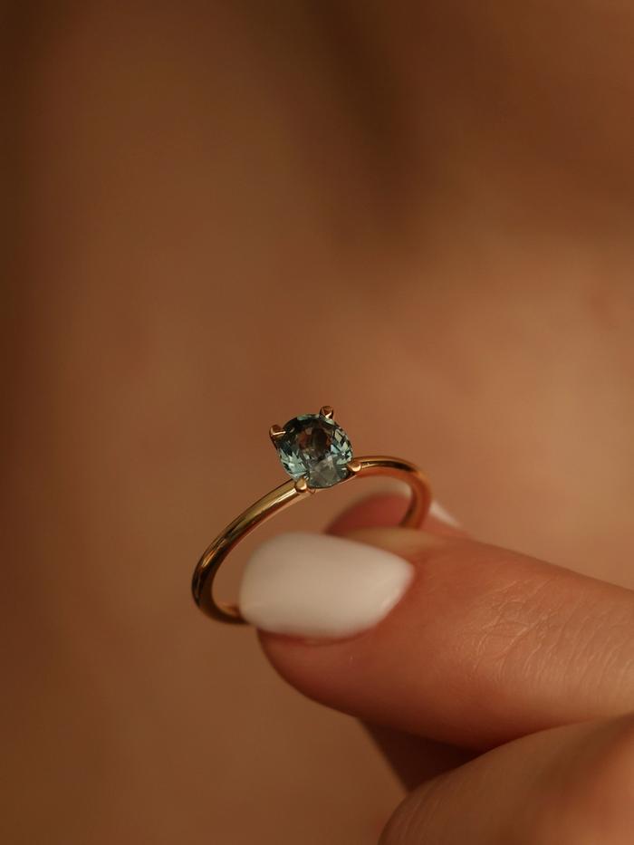 Nangi fine jewelry - teal / Peacock ring in yellow gold