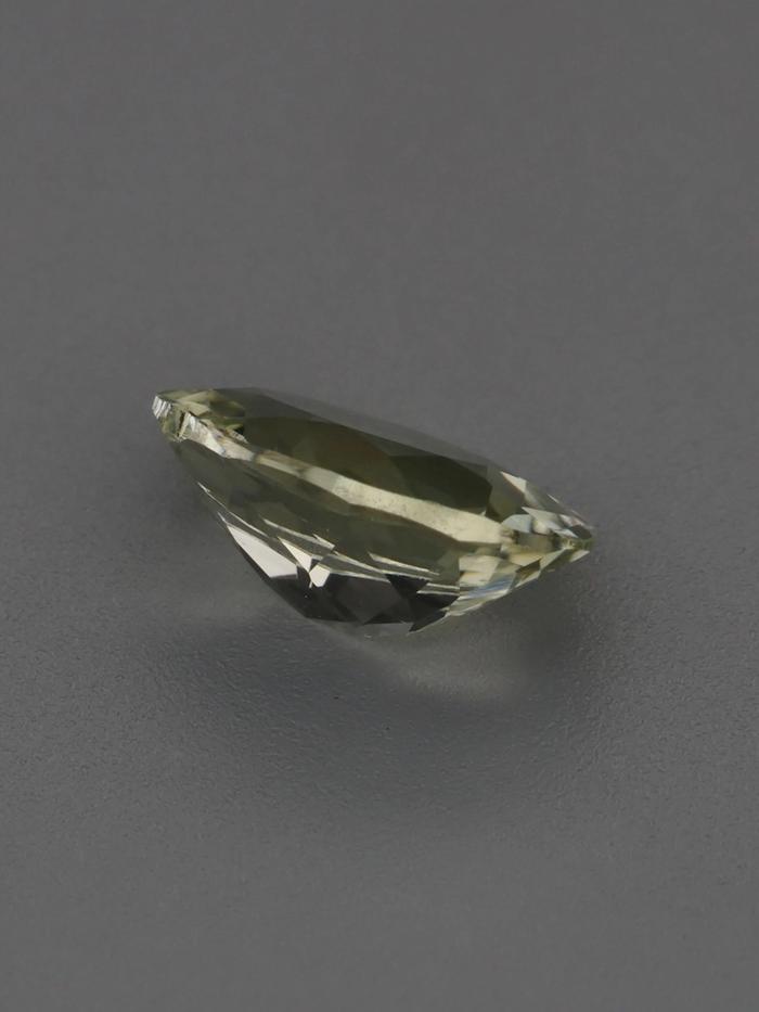 Nangi fine jewelry - green gemstone in gold