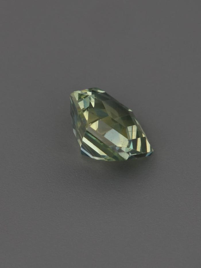Nangi fine jewelry - green gemstone in gold