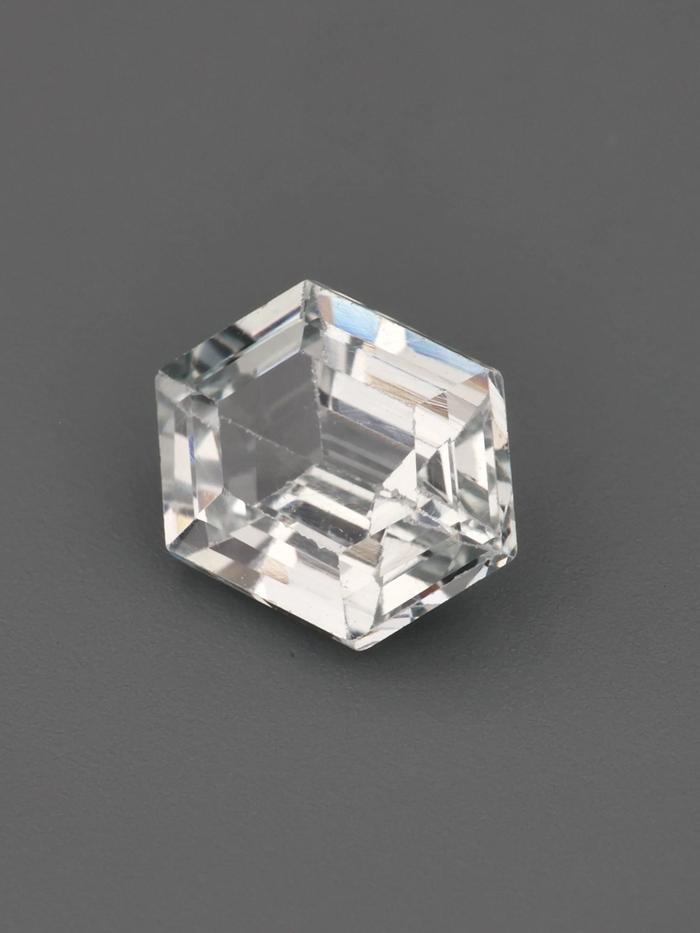 Nangi fine jewelry - champagne gemstone in gold