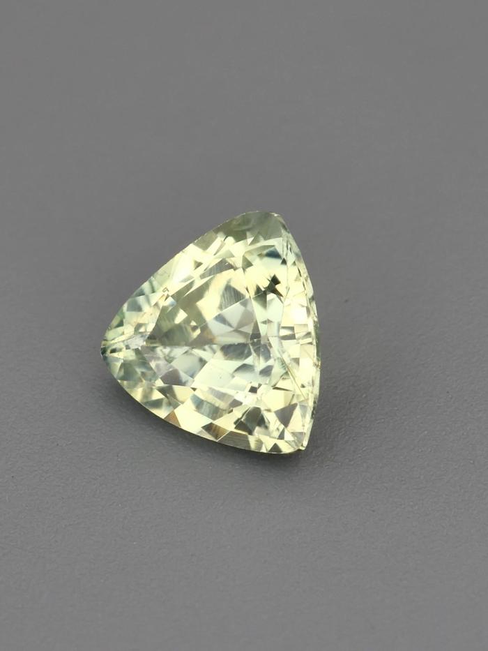 Nangi fine jewelry - green gemstone in gold