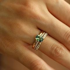 Nangi fine jewelry - green ring in yellow gold