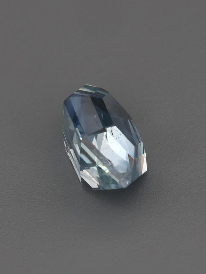 Nangi fine jewelry - blue gemstone in gold