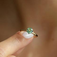 Nangi fine jewelry - green ring in yellow gold