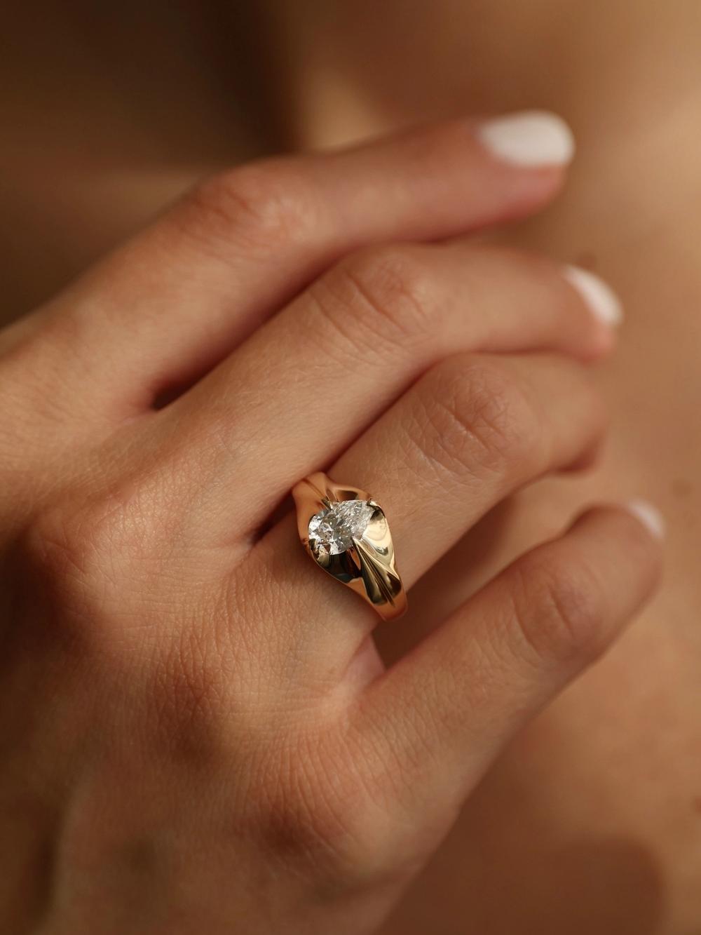 Serendip Diamond Signet Ring