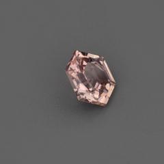 Nangi fine jewelry - pink gemstone in gold