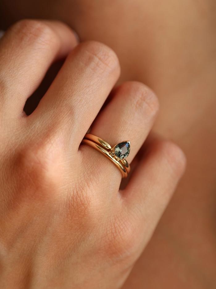 Nangi fine jewelry - brown sapphire ring in yellow gold