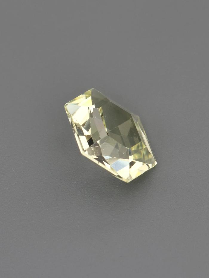 Nangi fine jewelry - champagne sapphire gemstone in gold