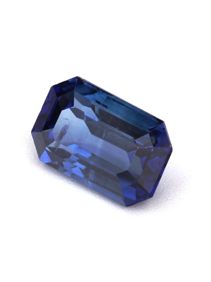 Nangi fine jewelry - blue gemstone in gold