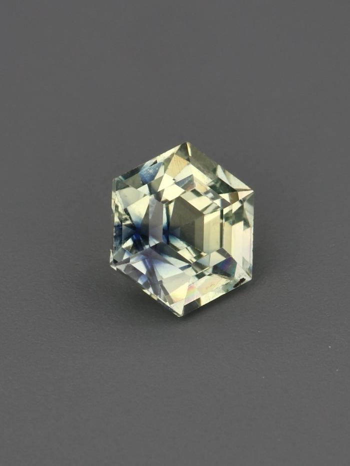 Nangi fine jewelry - green gemstone in gold
