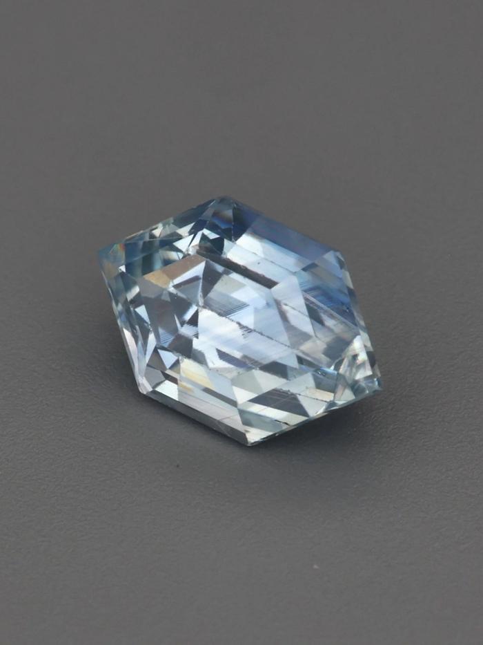 Nangi fine jewelry - blue gemstone in gold