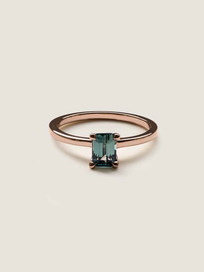 Nangi fine jewelry - green sapphire ring in rose_gold