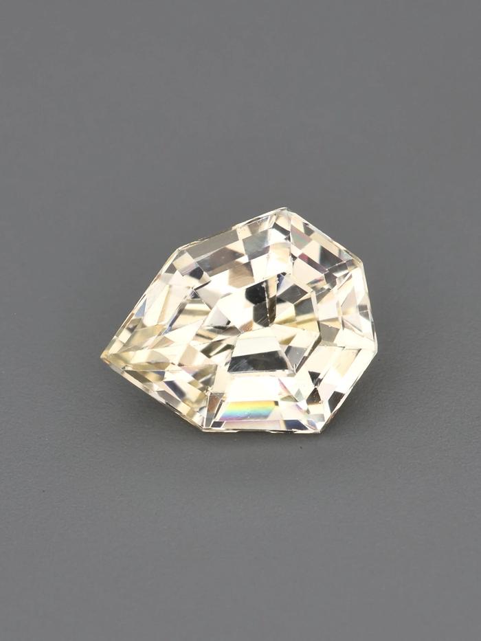 Nangi fine jewelry - champagne sapphire gemstone in gold