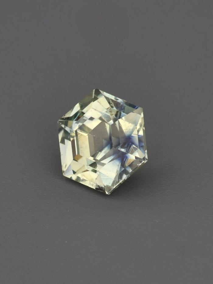 Nangi fine jewelry - green gemstone in gold