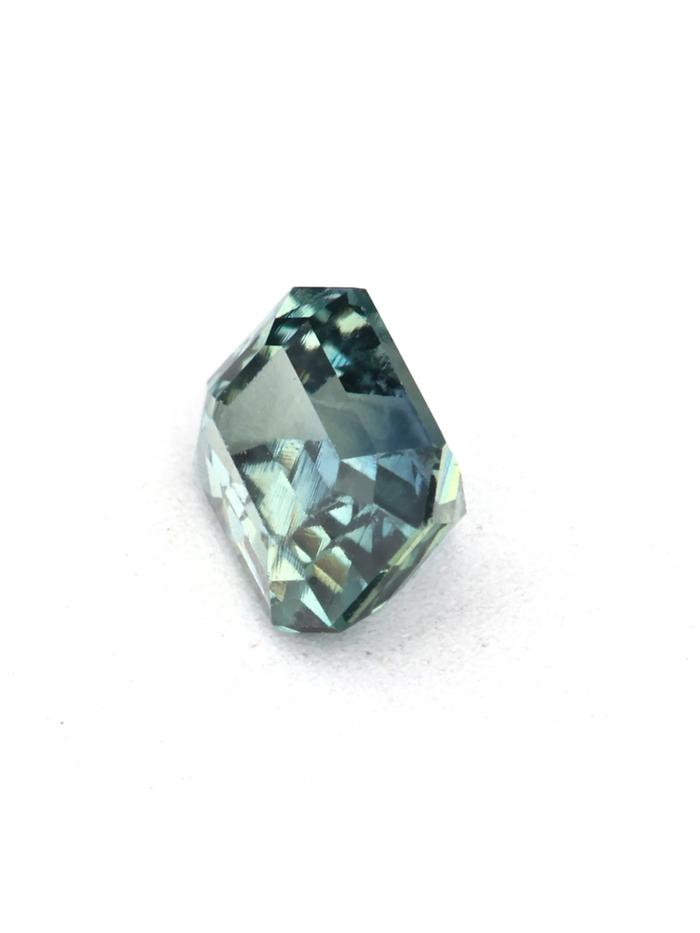 Nangi fine jewelry - teal / Peacock sapphire gemstone in gold