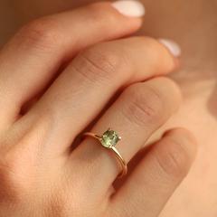 Nangi fine jewelry - green sapphire ring in yellow gold