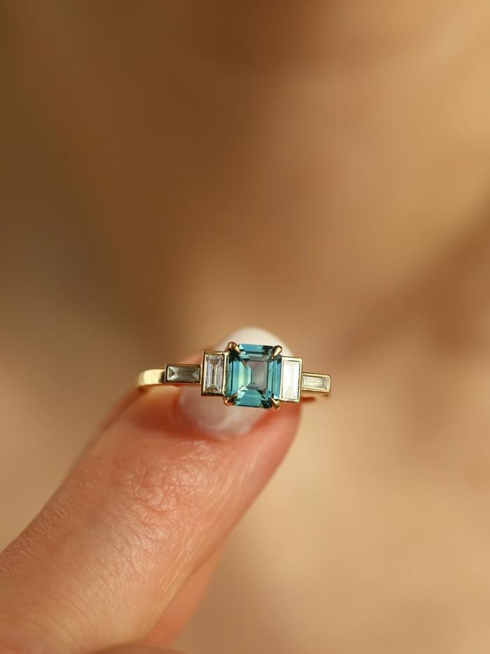 Nangi fine jewelry - teal / Peacock ring in yellow gold