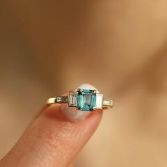 Nangi fine jewelry - teal / Peacock ring in yellow gold