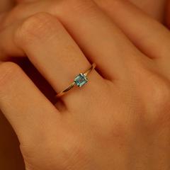 Nangi fine jewelry - blue sapphire ring in yellow gold
