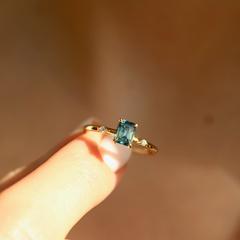Nangi fine jewelry - teal / Peacock ring in yellow gold