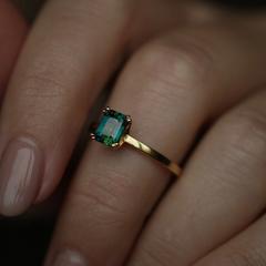 Nangi fine jewelry - teal / Peacock sapphire ring in yellow gold