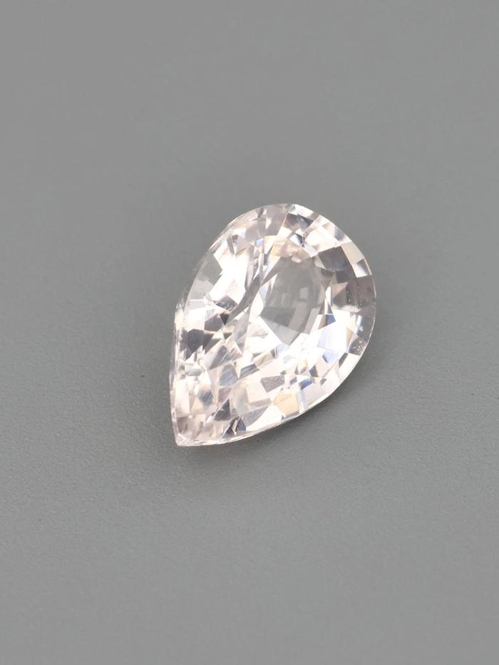 Nangi fine jewelry - champagne gemstone in gold