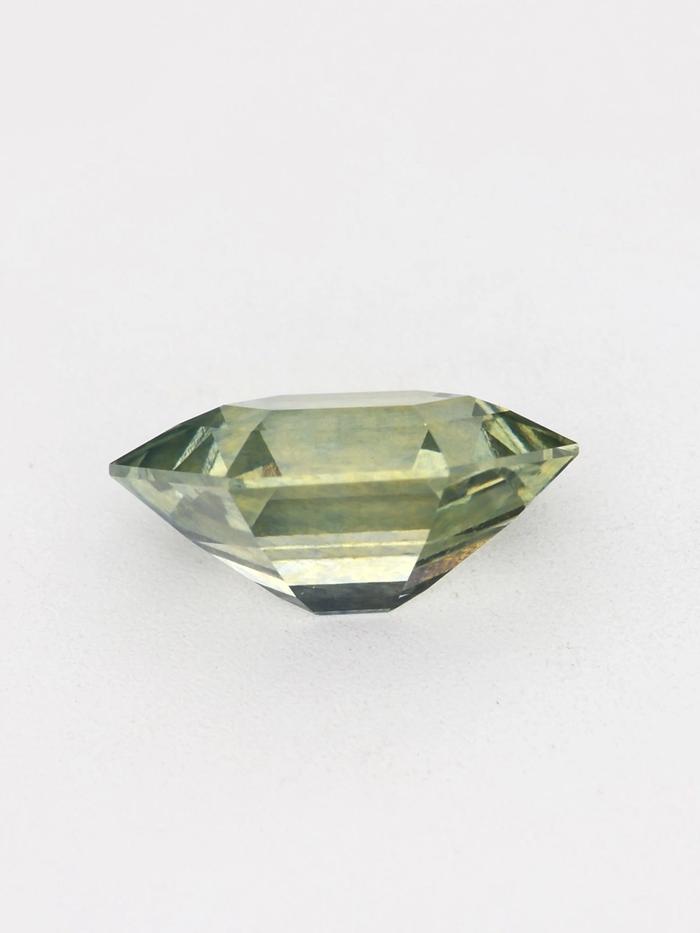 Nangi fine jewelry - green sapphire gemstone in gold
