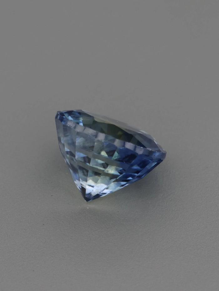 Nangi fine jewelry - blue gemstone in gold
