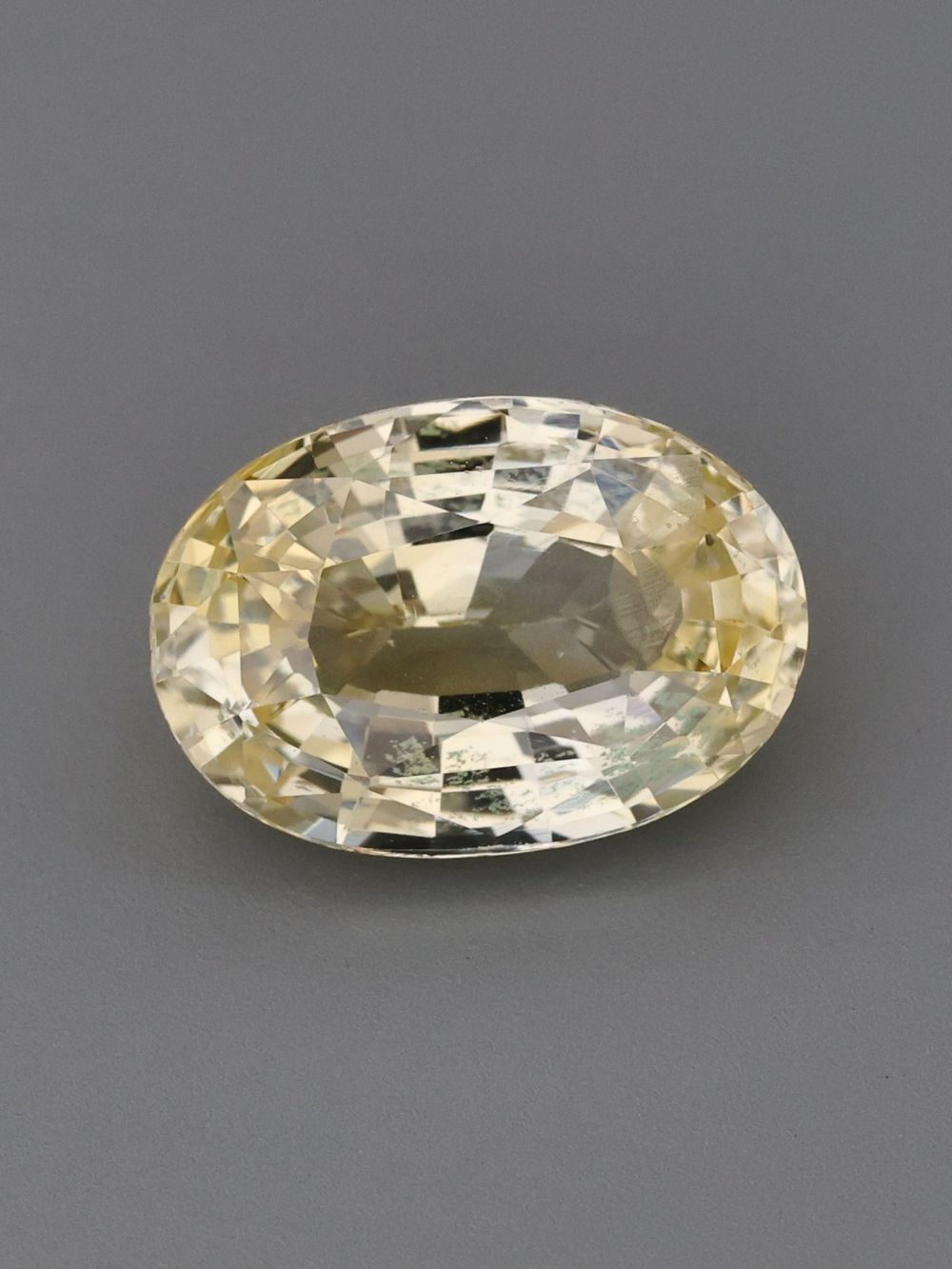 2.85 ct Yellow, Oval Sapphire