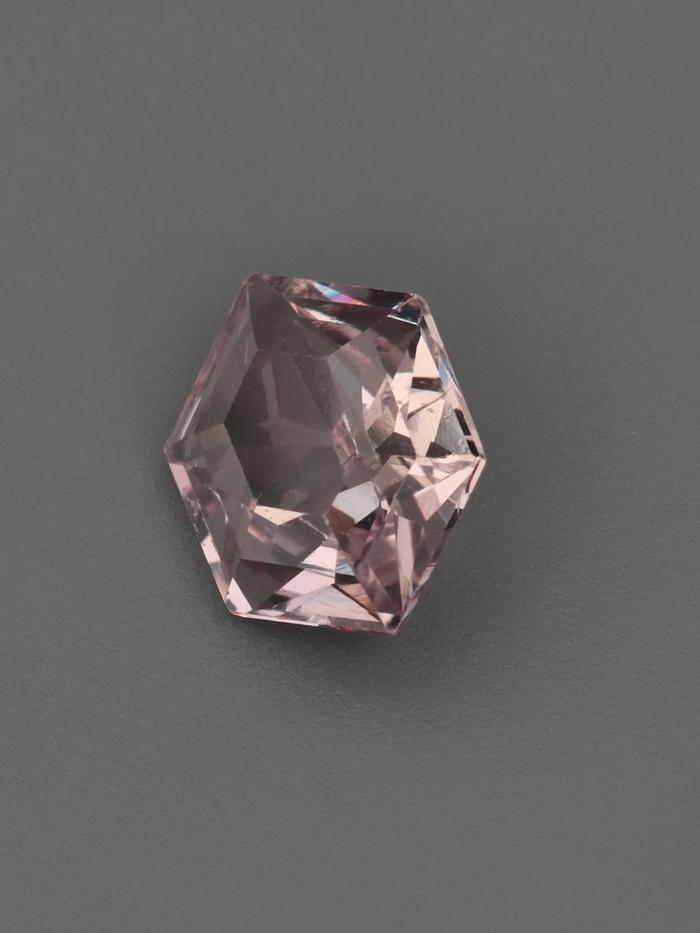 Nangi fine jewelry - pink gemstone in gold
