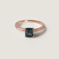 Nangi fine jewelry - green sapphire ring in rose_gold