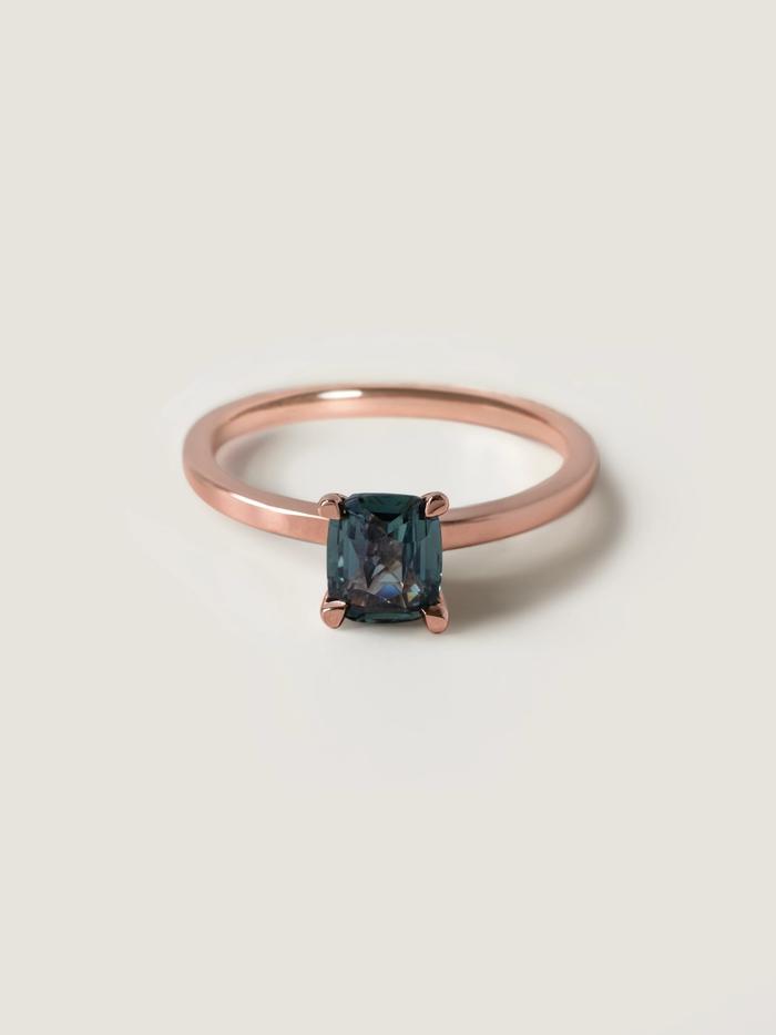 Nangi fine jewelry - green sapphire ring in rose_gold