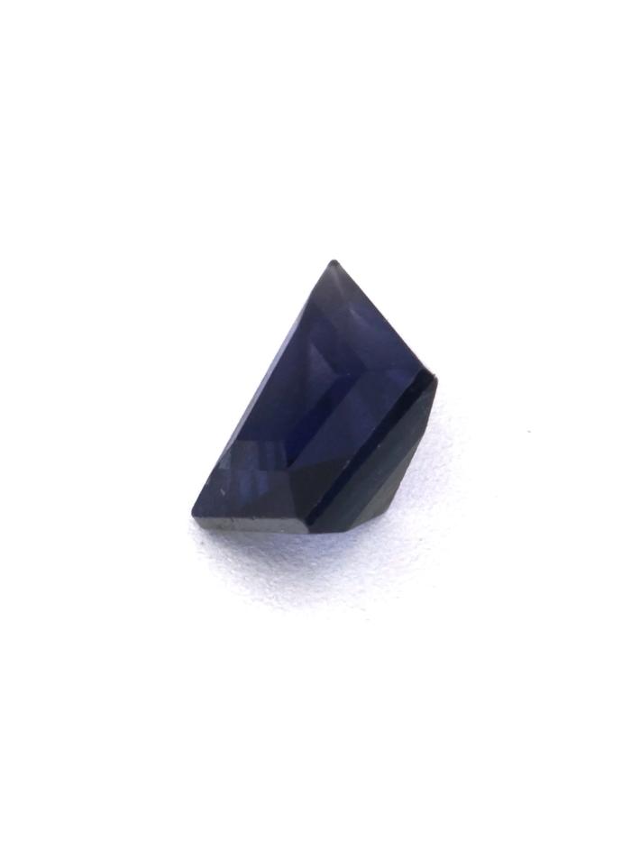 Nangi fine jewelry - blue gemstone in gold