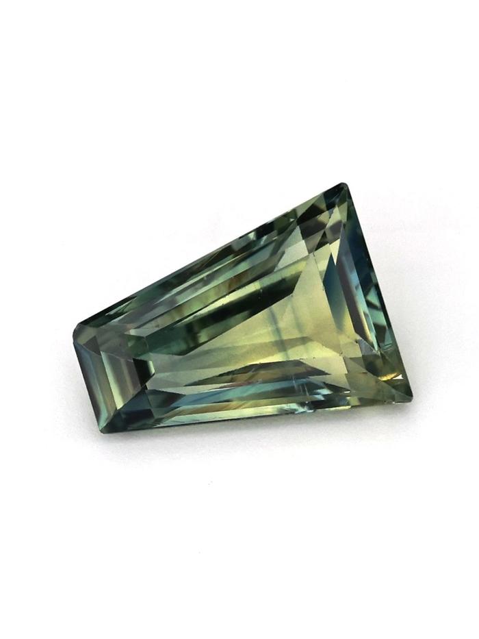 Nangi fine jewelry - green sapphire gemstone in gold