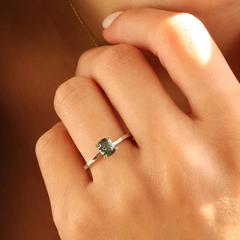 Nangi fine jewelry - teal / Peacock sapphire ring in white gold