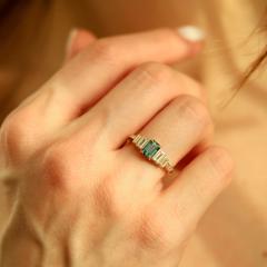 Nangi fine jewelry - teal / Peacock ring in yellow gold