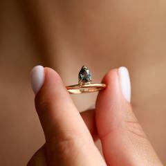 Nangi fine jewelry - brown sapphire ring in yellow gold