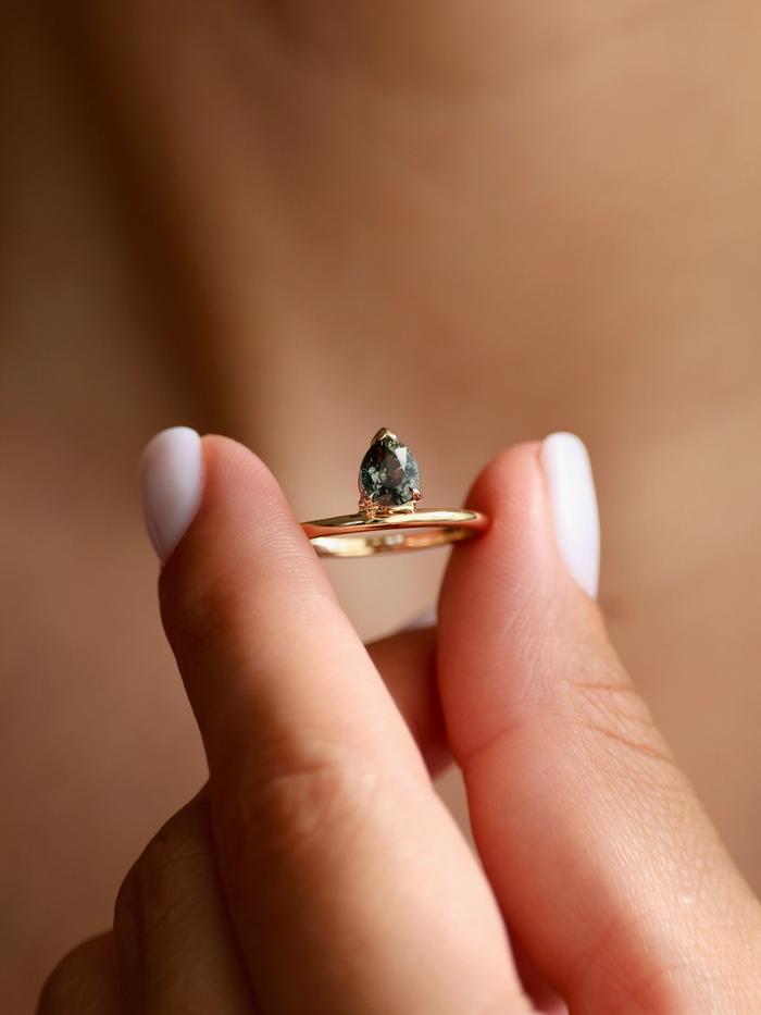 Nangi fine jewelry - brown sapphire ring in yellow gold