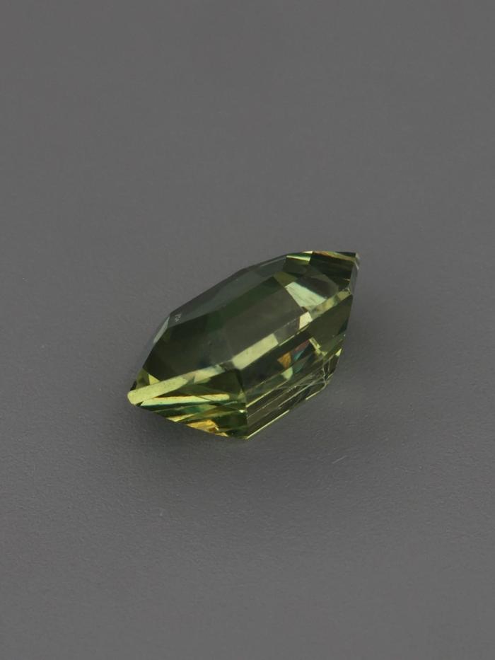 Nangi fine jewelry - green gemstone in gold