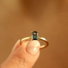 Nangi fine jewelry - blue ring in yellow gold