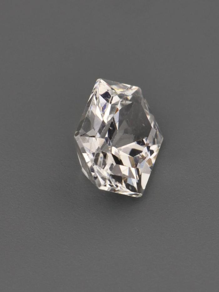 Nangi fine jewelry - champagne gemstone in gold